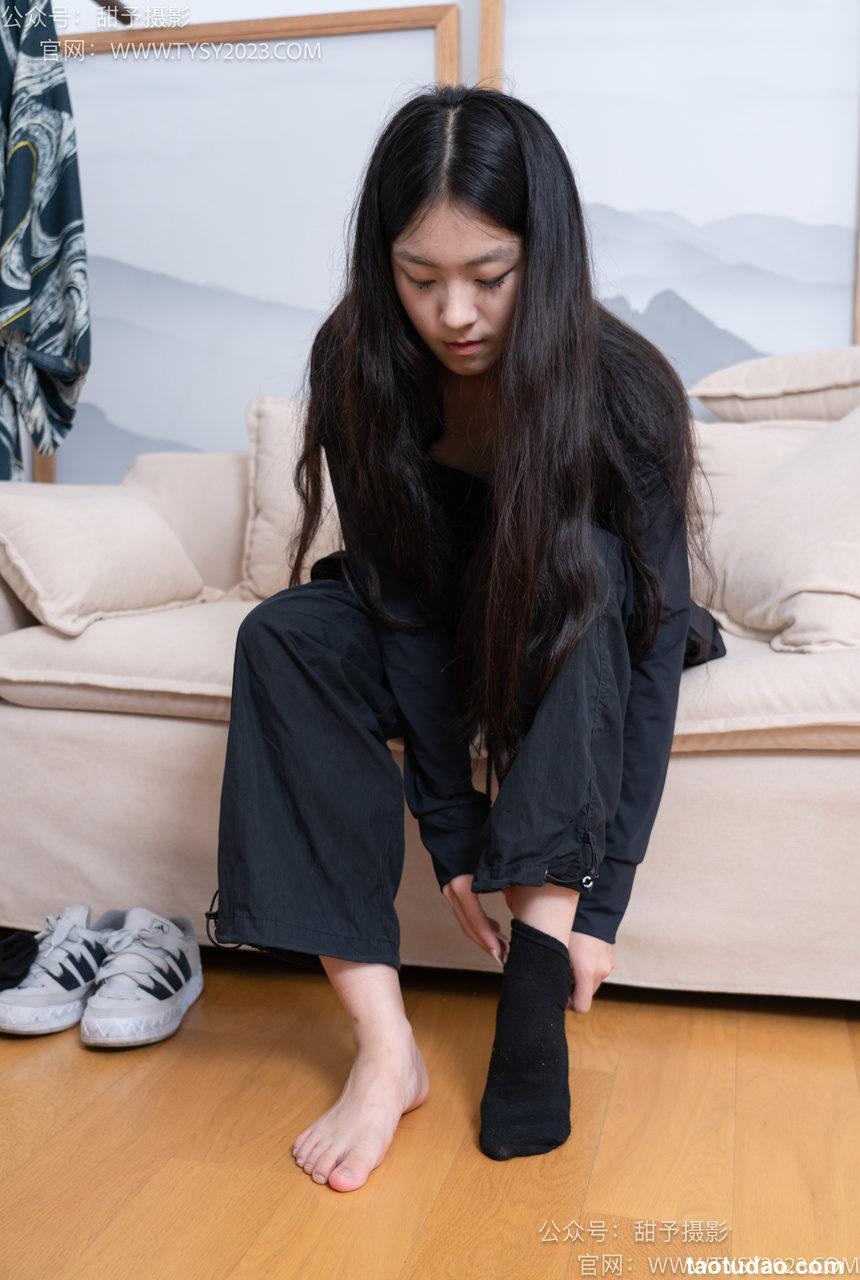 甜予摄影 NO.103 小云-板鞋、黑棉袜、裸足、剪指甲泡脚剧情[143P+2V／11.0GB]