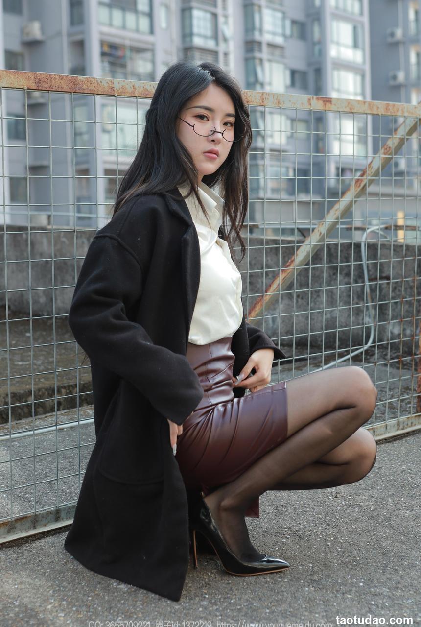 [IESS异思趣向] 2024.12.22 丝享家 1930 小宝《眼镜美女》[91P-121MB]