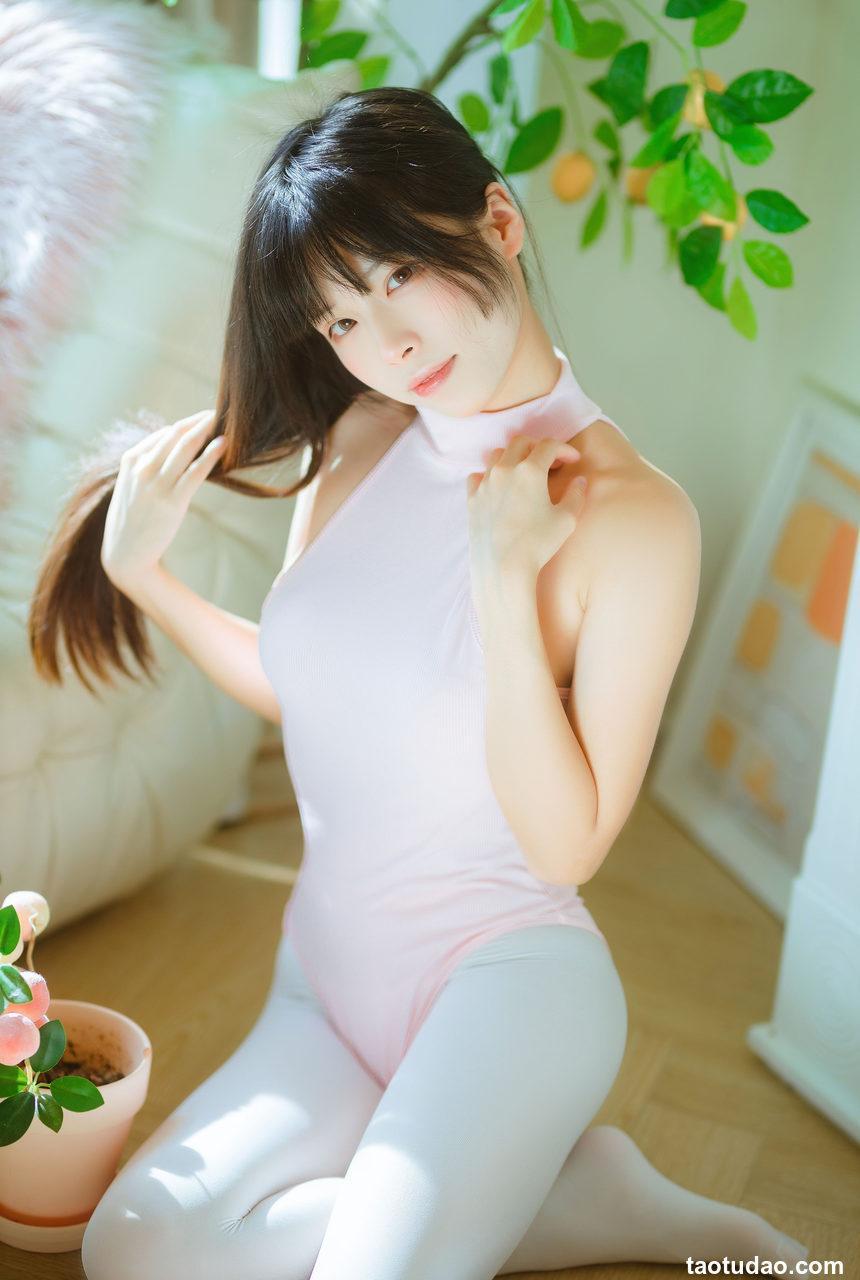 三無人型-白丝桃子[60P-171MB]