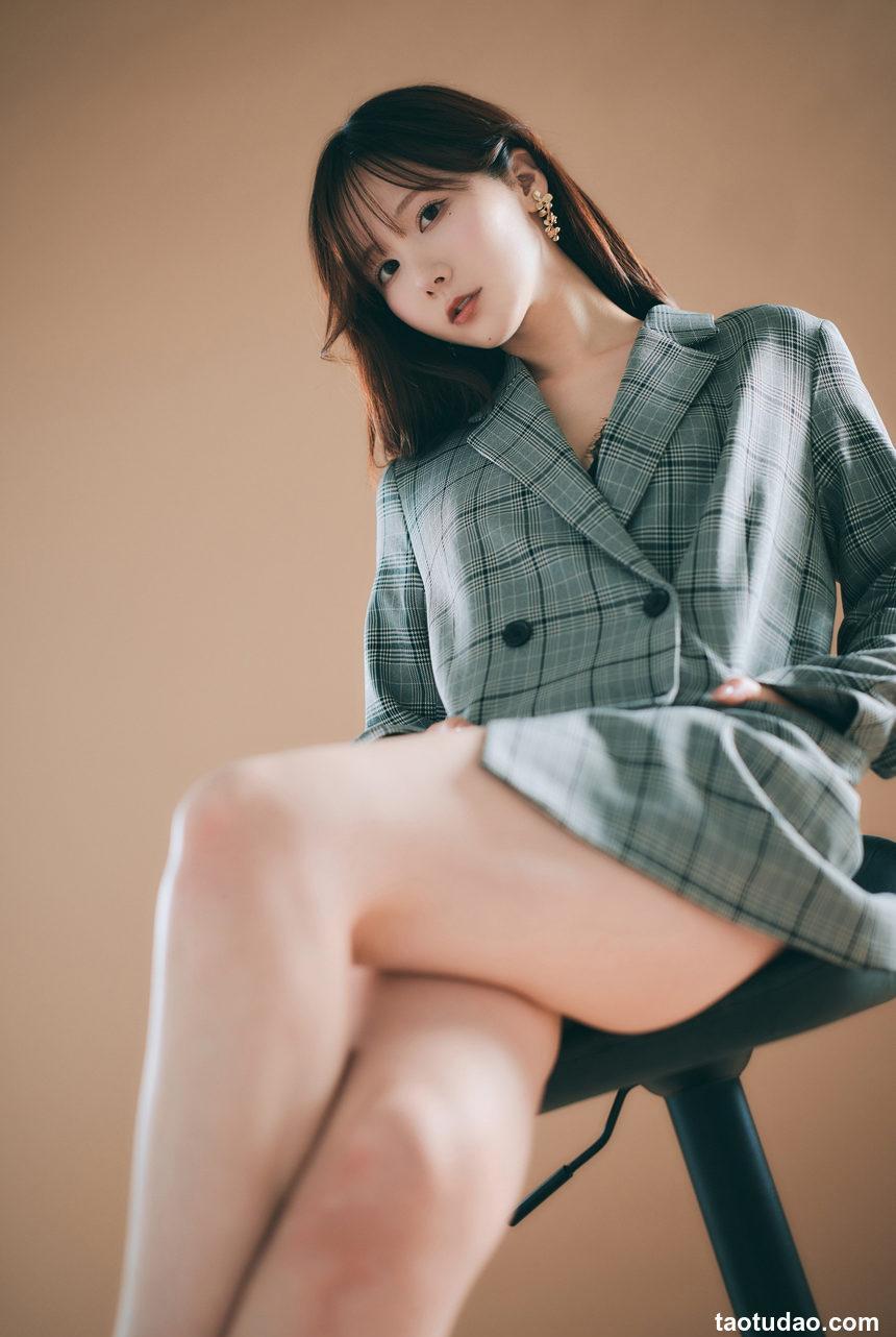 [Fantia]けん研(けんけん) DL写真集 BLACK LADY [50P 260MB]