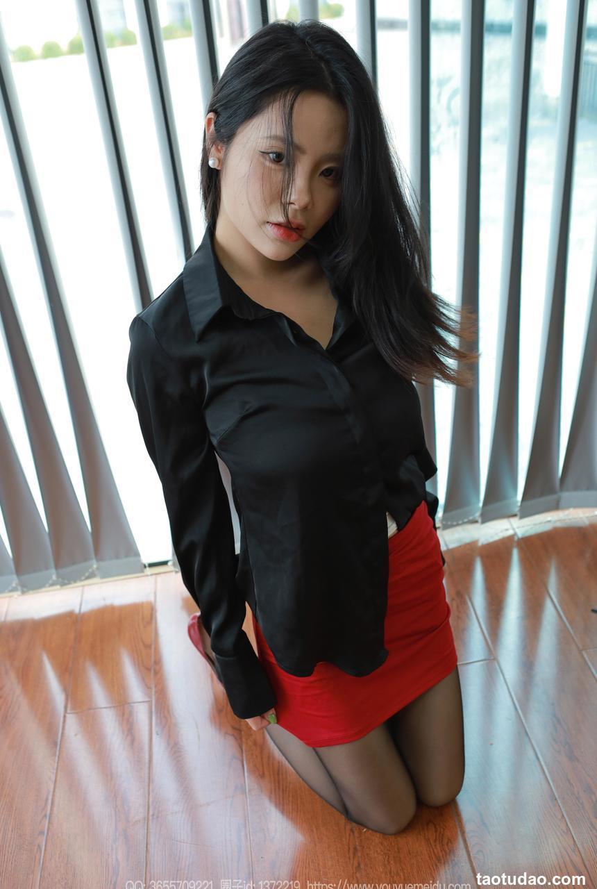 [IESS异思趣向] 2024.10.10 丝享家 1868 兔兔《嘿丝红裙（上）》[77P-69MB]