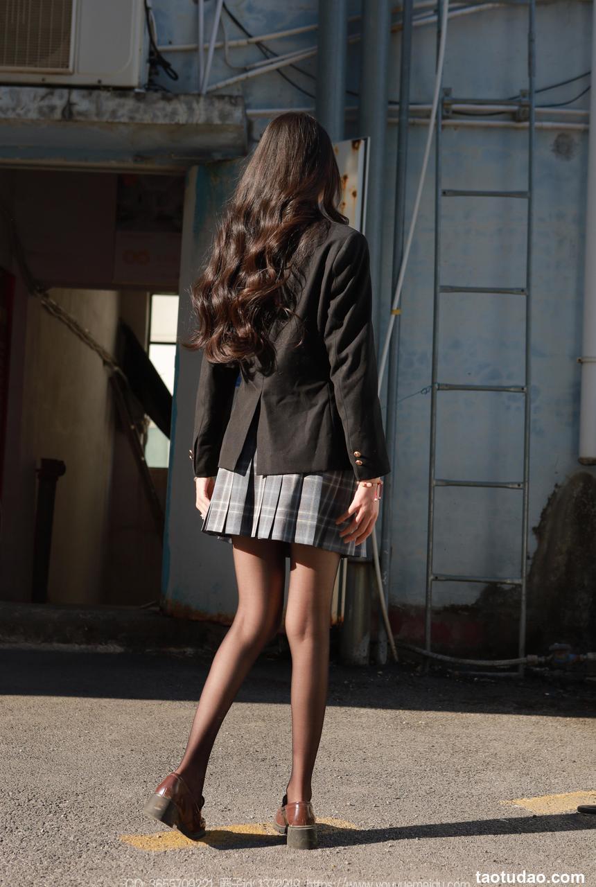 [IESS异思趣向] 2024.12.05 丝享家 1916 团团《阳光嘿丝》[88P-111MB]