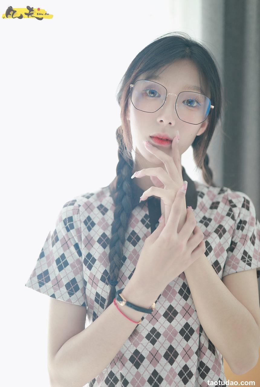 凡夫摄影 NO.0007 - 夏妹 板鞋白棉袜[207P+1V／3.46GB]