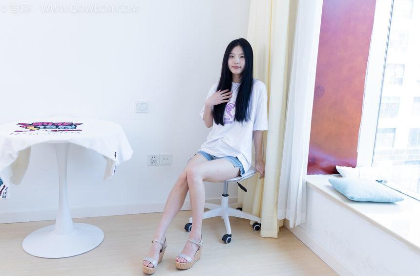 物恋传媒 No.2049 茯苓-甜甜的笑 [160P1V-4.78GB]