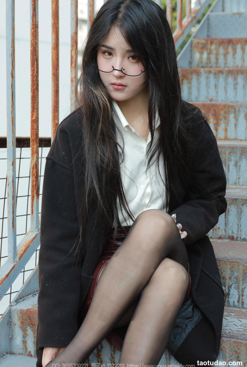 [IESS异思趣向] 2024.12.22 丝享家 1930 小宝《眼镜美女》[91P-121MB]