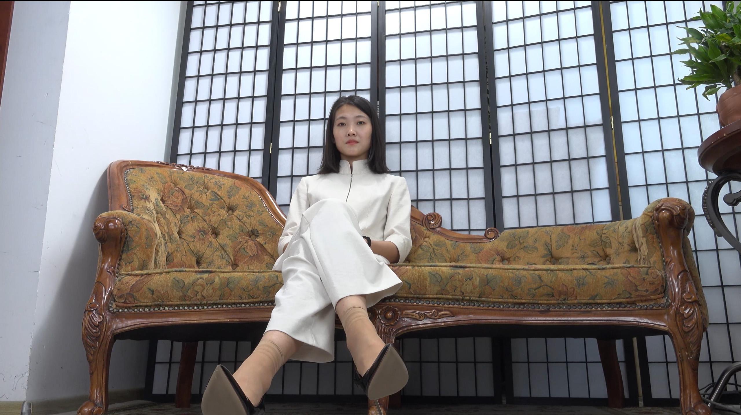 A&F NO.208 Muxiaolan-展示她的性感的39码大脚丫短丝 第2部[1V／3.65GB]