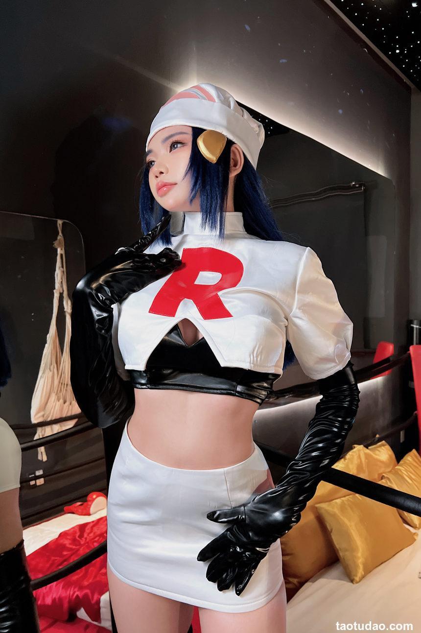 ZinieQ – NO.019 Helm x Anis NIKKE Cosplay [60P+14V／1.54GB]