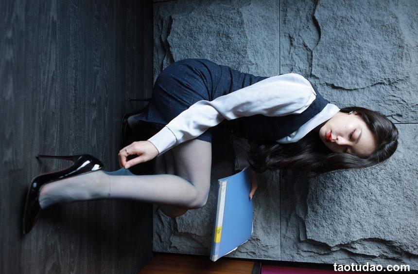 Sia不吃鱼 - 蕾丝边黑丝 [137P-881MB]