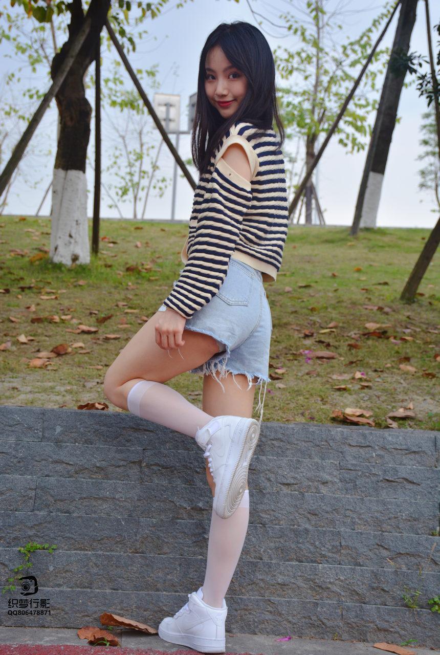 [织梦映像]NO.043 草地白丝[70P+1V／2.26GB]