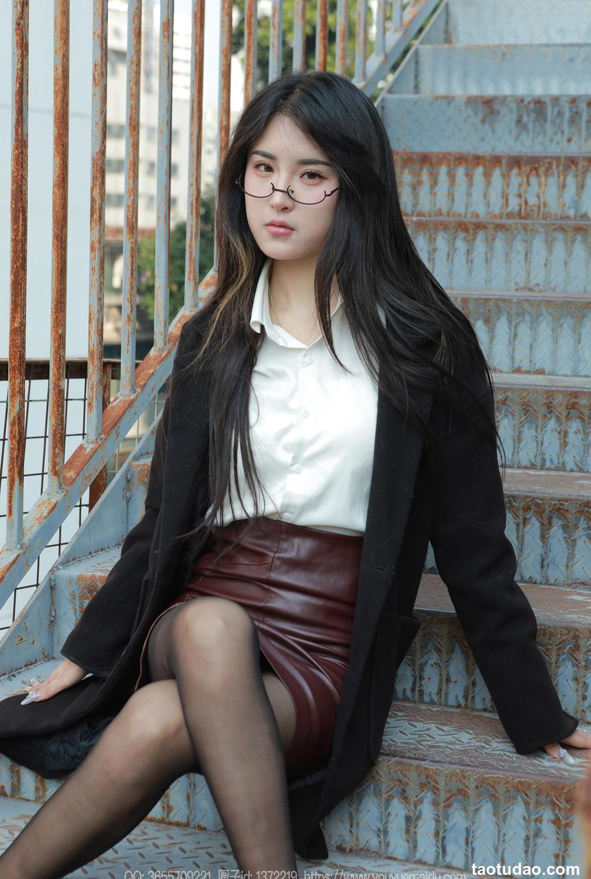 [IESS异思趣向] 2024.12.22 丝享家 1930 小宝《眼镜美女》[91P-121MB]