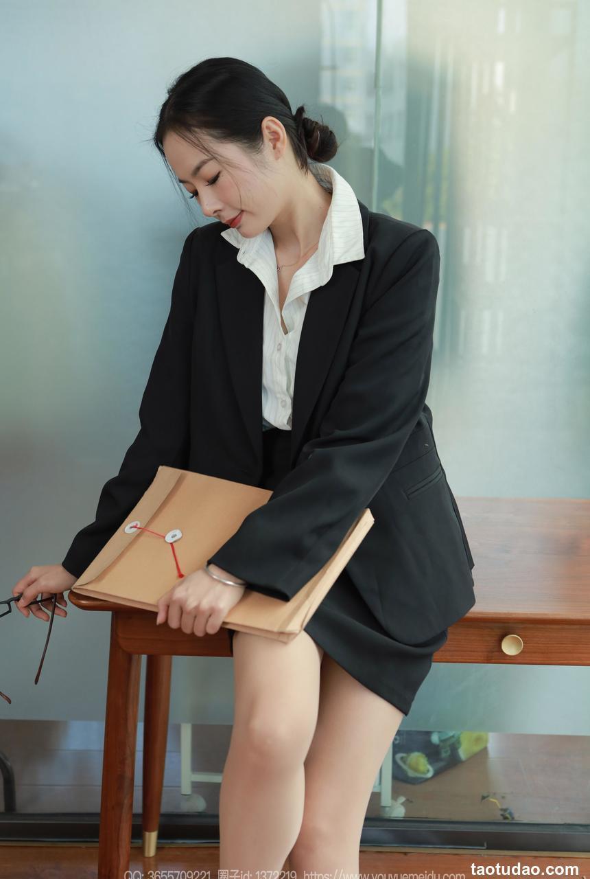 [IESS异思趣向] 2024.12.09 丝享家 1919 小金《肉丝主管》[97P-69MB]