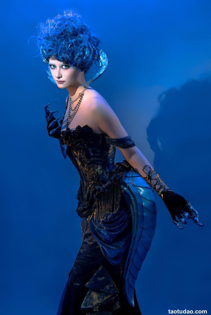 云溪溪 – 乌衣 艾玛斯·乌洛尔 [13P-182MB]