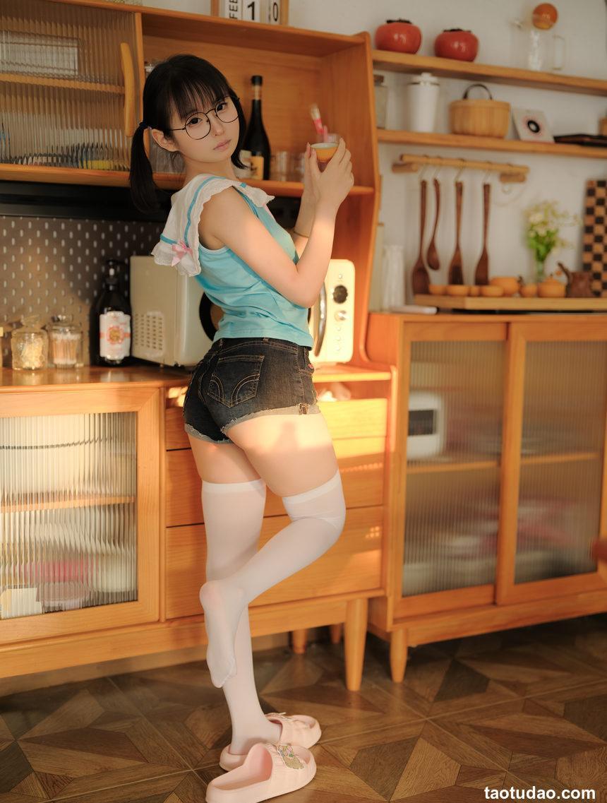 幼水铃衣 –NO.001 你的电子女友 [35P-552MB]