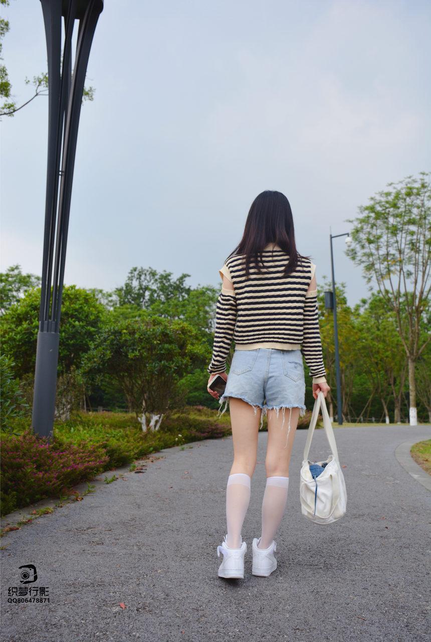 [织梦映像]NO.043 草地白丝[70P+1V／2.26GB]