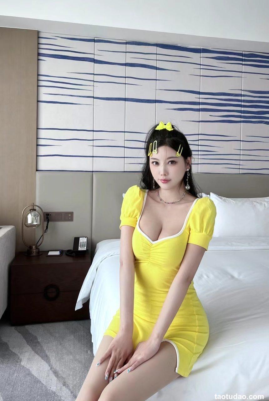 杨晨晨Yome - 黄色配肉丝 [15P-22MB]