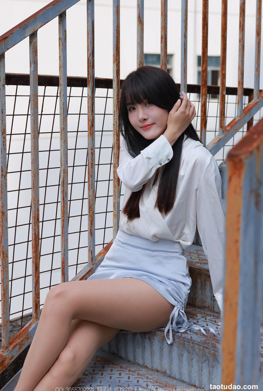 [IESS异思趣向] 2024.11.08 丝享家 1893 婉萍《蓝色短裙（上）》[80P-90MB]