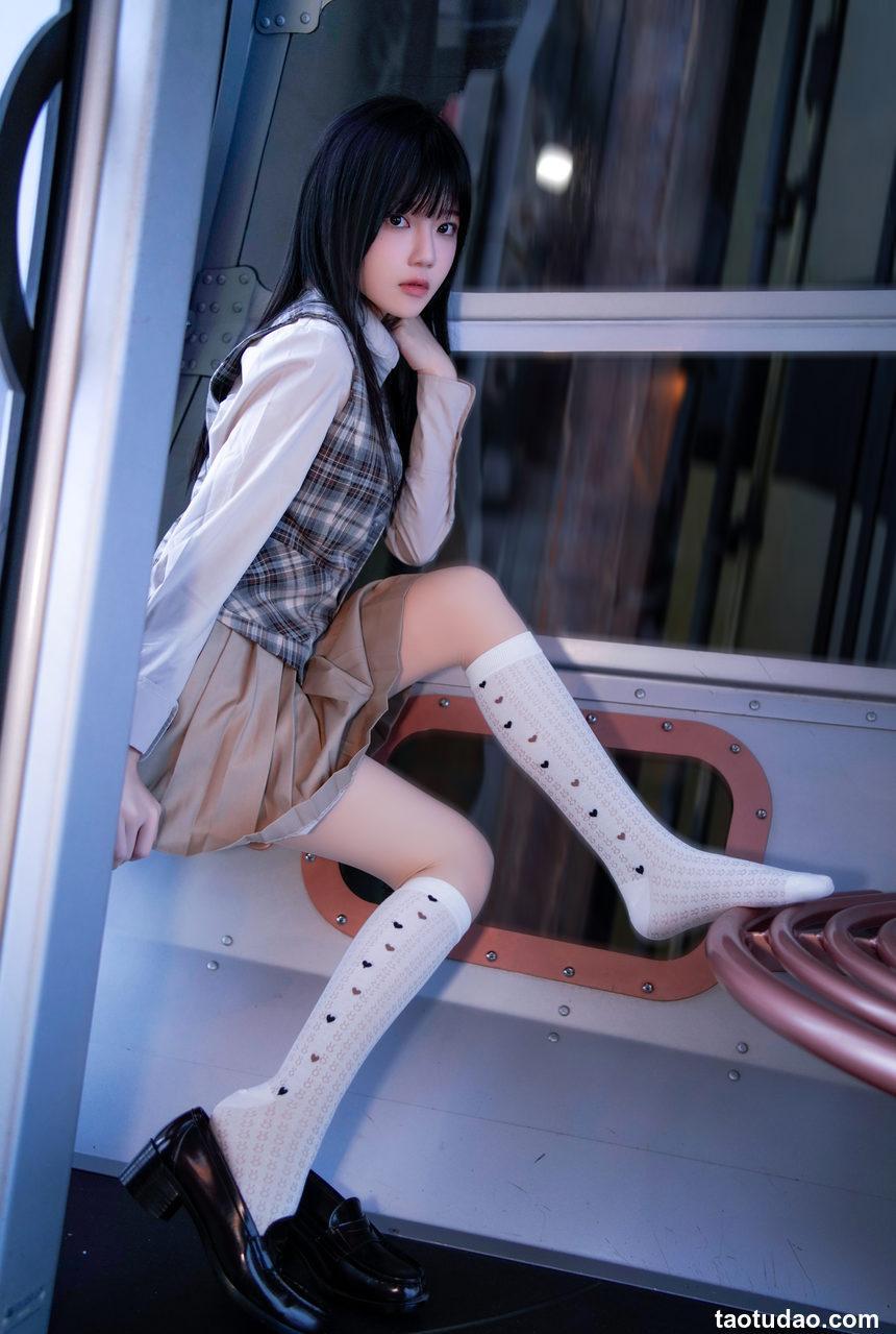 桜桃喵-制服摩天轮[27P-695MB]