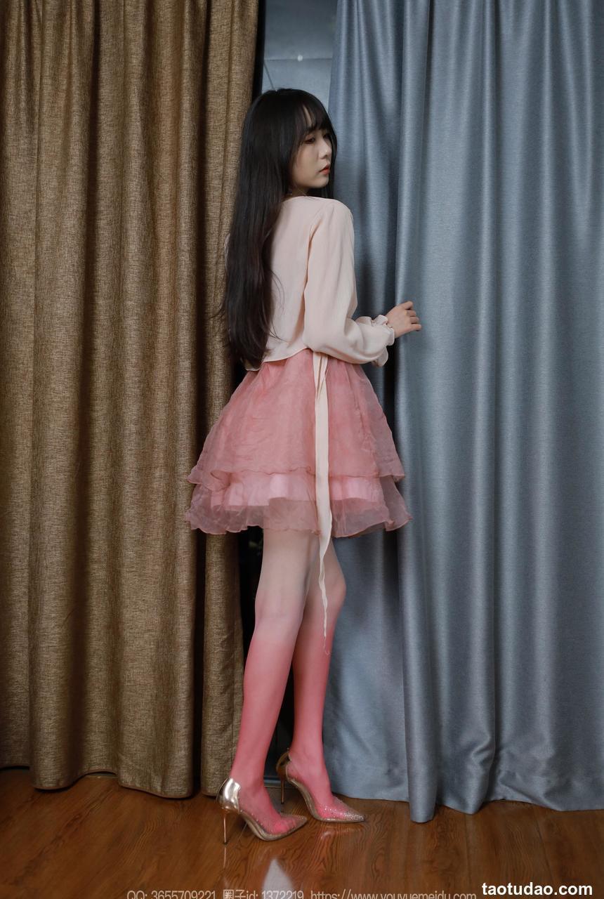 [IESS异思趣向] 2024.08.04 丝享家 1811 团团《粉白渐变（上）》[81P-82.3M]