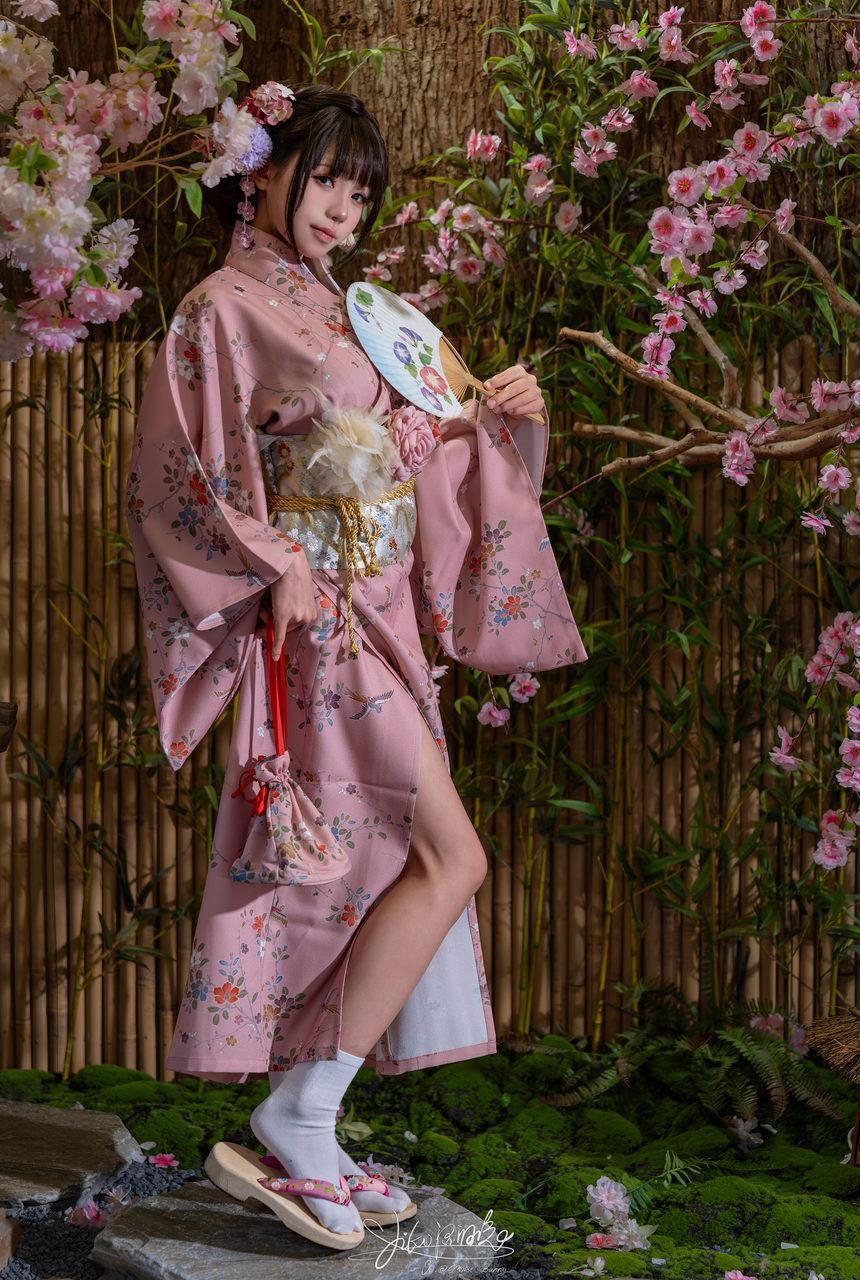 咬一口兔娘-NO.179-温泉の女将 [77P1V-1.5GB]