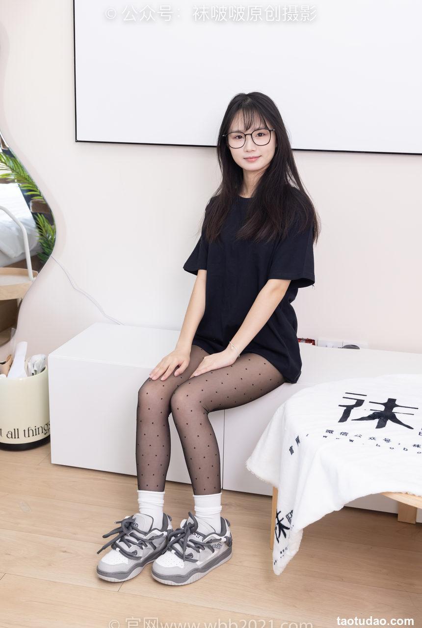 [BoBoSocks袜啵啵]NO.418 甜甜圈-板鞋、白棉袜、波点黑丝[145P+1V／5.87GB]