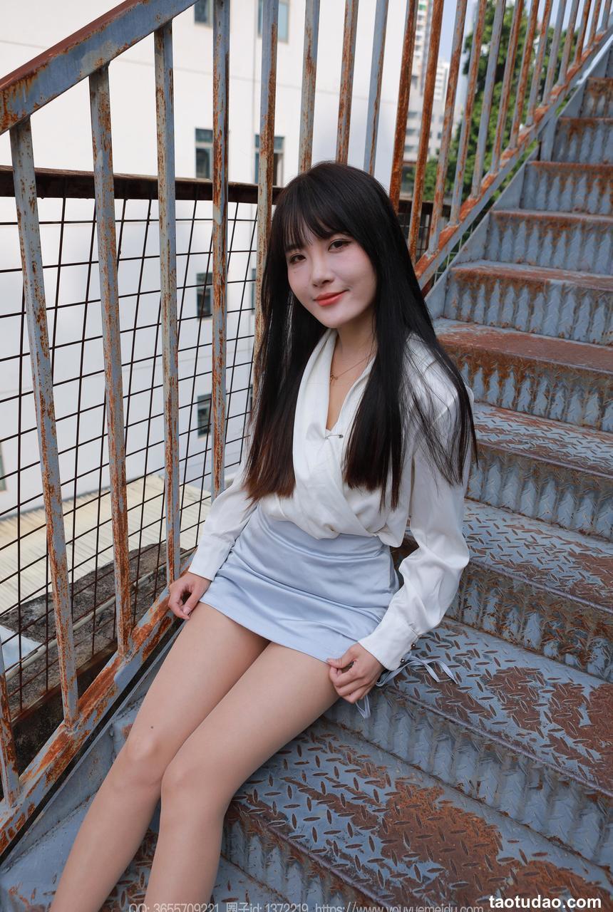 [IESS异思趣向] 2024.11.08 丝享家 1893 婉萍《蓝色短裙（上）》[80P-90MB]