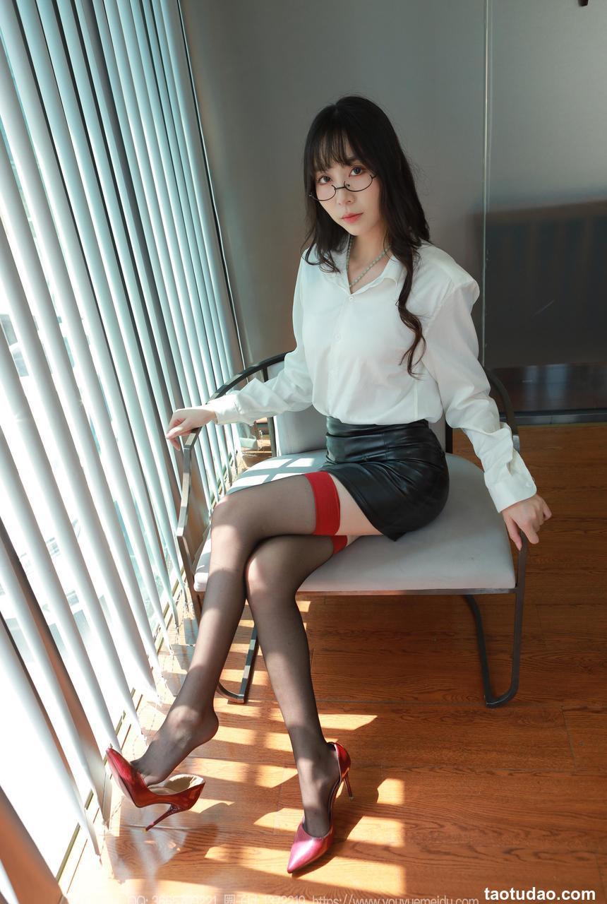 [IESS异思趣向] 2024.10.04 丝享家 1863 团团《双红长腿》[90P-86MB]