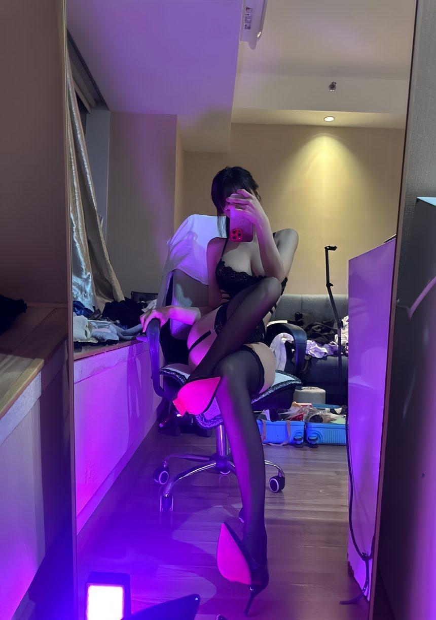 微密圈 无欲无求的推土君-性感蕾丝吊带黑丝[12P2V-120MB]