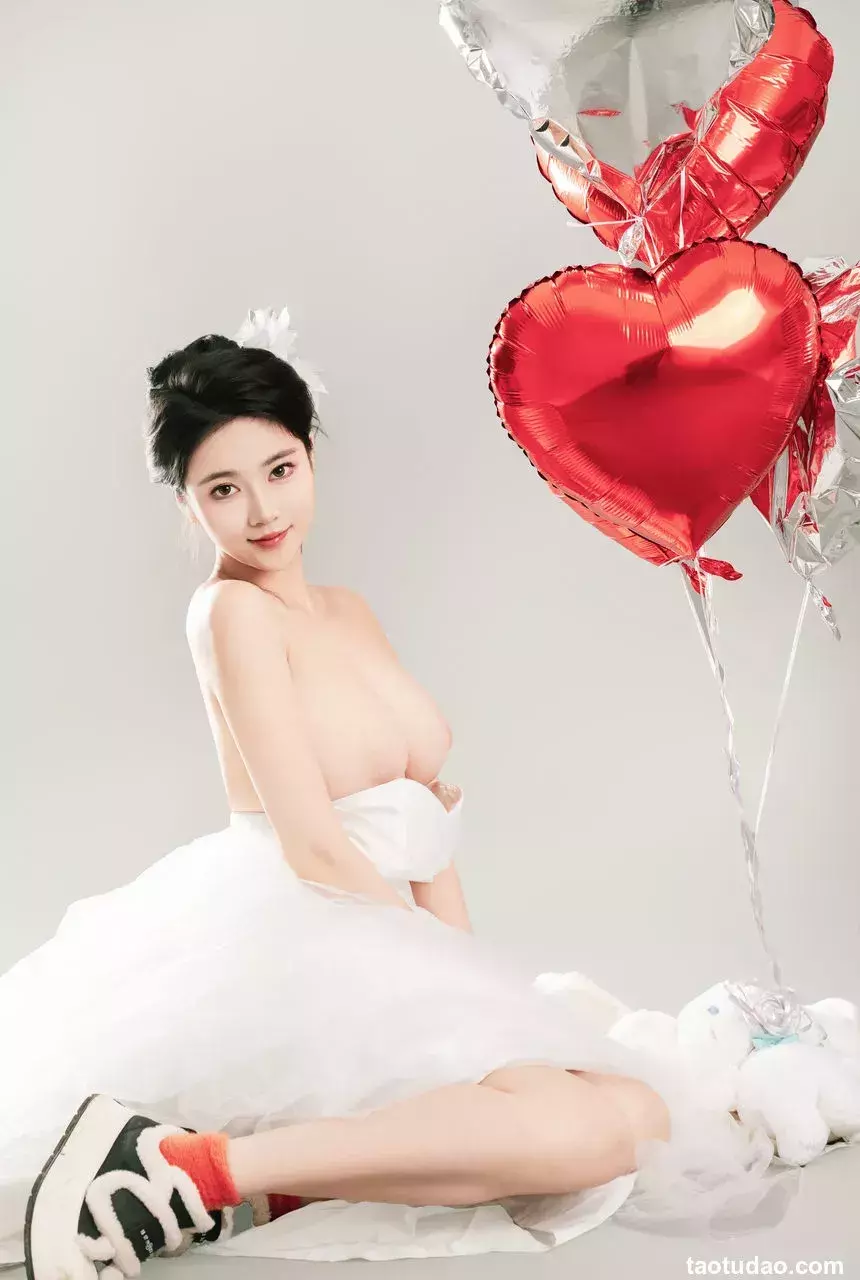 年年nnian –  LOVE 情人节特别篇 [80P-798MB]