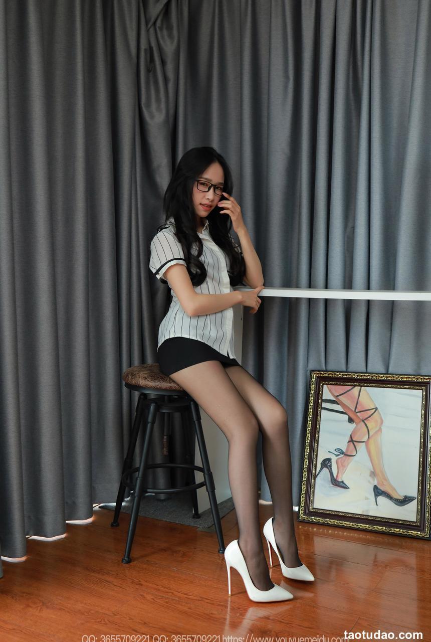 [IESS异思趣向] 2025.03.13 丝享家 2000 美子《黑丝眼镜妹》[90P-98.4M]