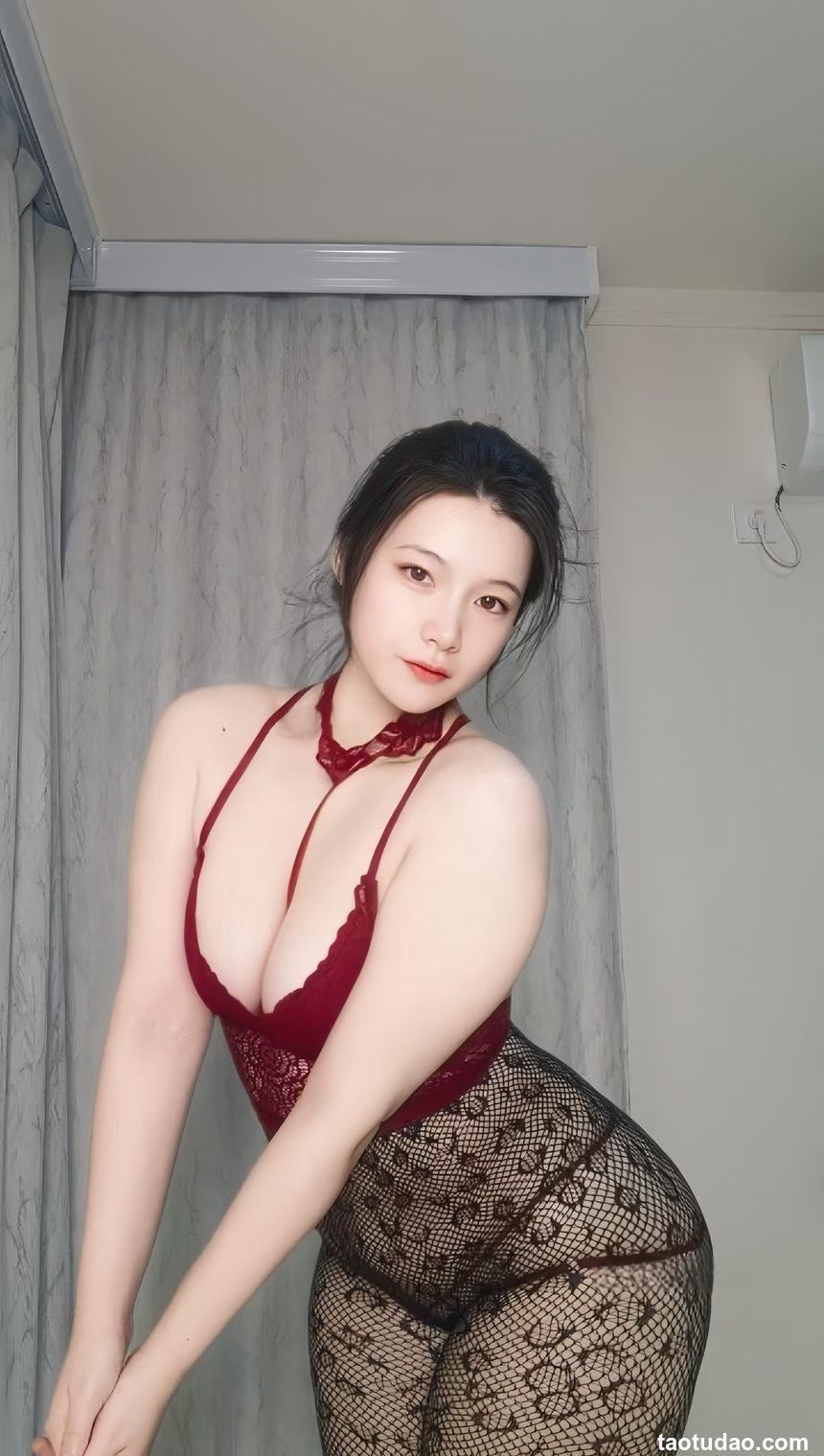 宋易欣-连体网状黑丝大白兔[17P+1V-66MB]