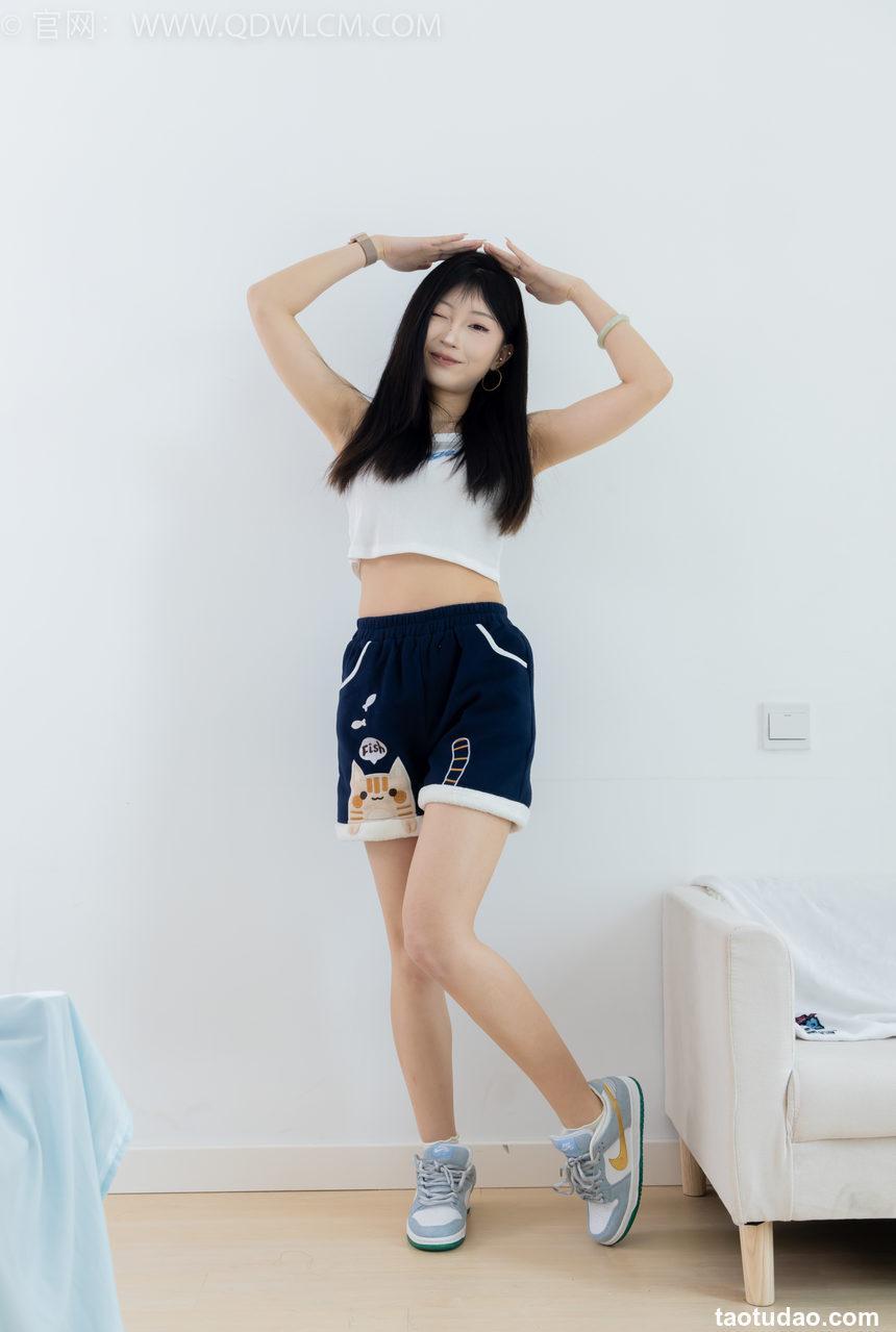 物恋传媒 No.2341 嘟嘟-板鞋、白棉袜、裸足、裸足涂精油 [190P1V-3.71GB]