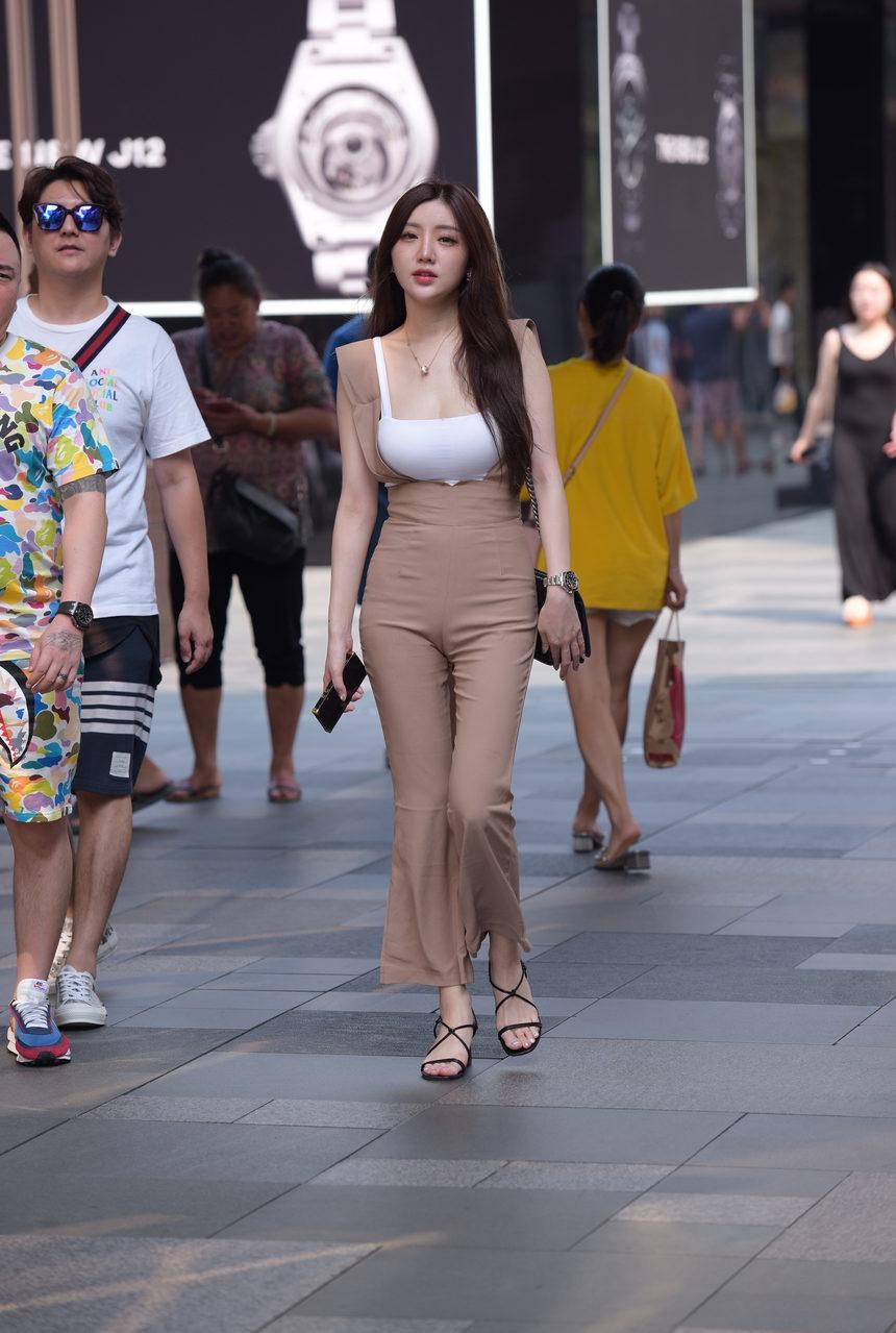 都市丽人 气质高挑美女[67P+1V1.30GB]