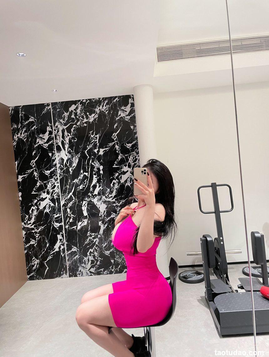 左公子666 微密圈 – 情人节猎奇套装 [22P+1V-90MB]