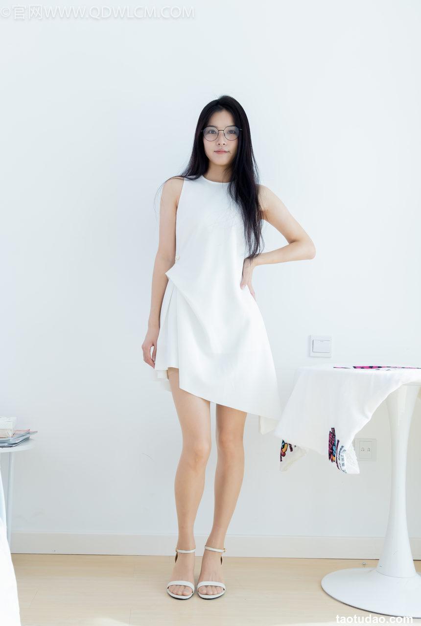 物恋传媒 NO.2320 茯苓-凉鞋、薄肉丝（脚尖微加固款）、裸足、皮筋绑脚以及挠脚心剧情[159P-1V-3.97G]