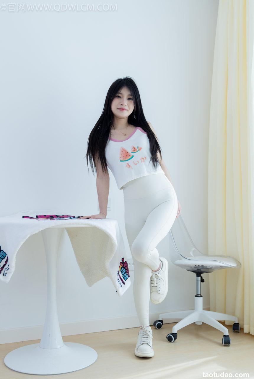 物恋传媒 NO.2276 闪闪-板鞋、白船袜（自然穿脏）、蓝船袜（自然穿脏）、裸足[182P-1V-4.88G]