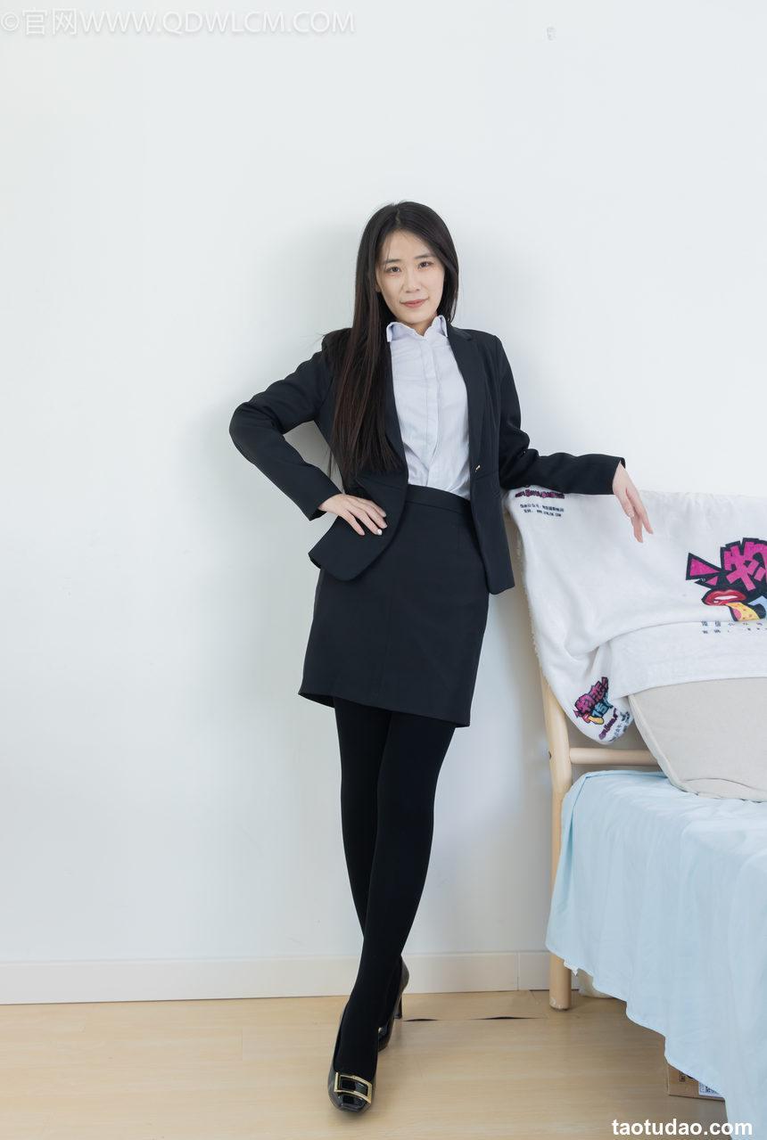 物恋传媒 NO.2318 菜菜-OL制服、高跟鞋、三双厚黑丝叠穿、袜腰展示、视频包含脱袜子的剧情[177P-1V-5.56G]