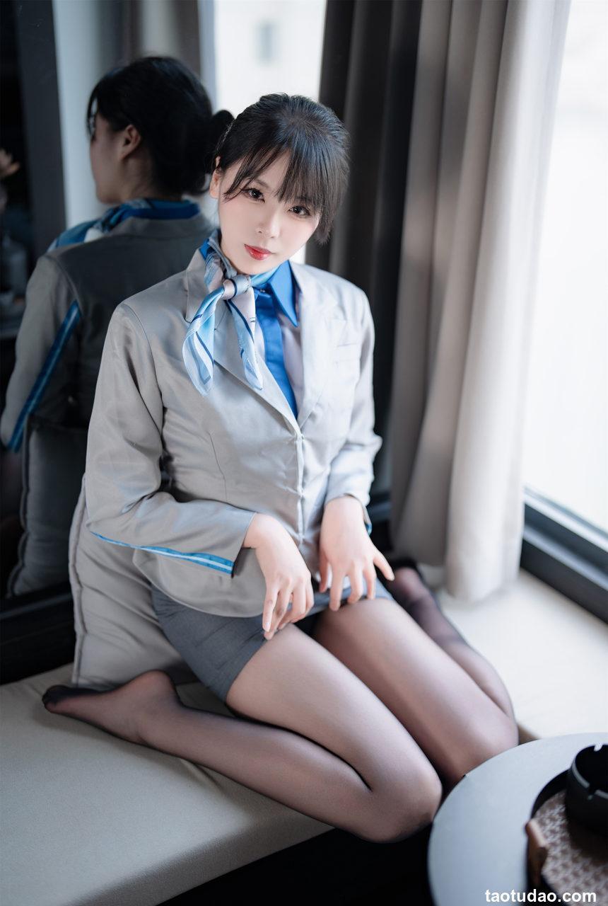 轩萧学姐 空姐室内黑丝 [75P+1V-5.88G]