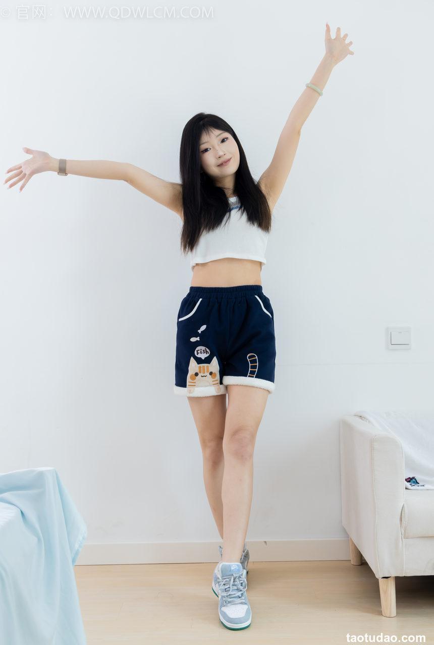 物恋传媒 No.2341 嘟嘟-板鞋、白棉袜、裸足、裸足涂精油 [190P1V-3.71GB]