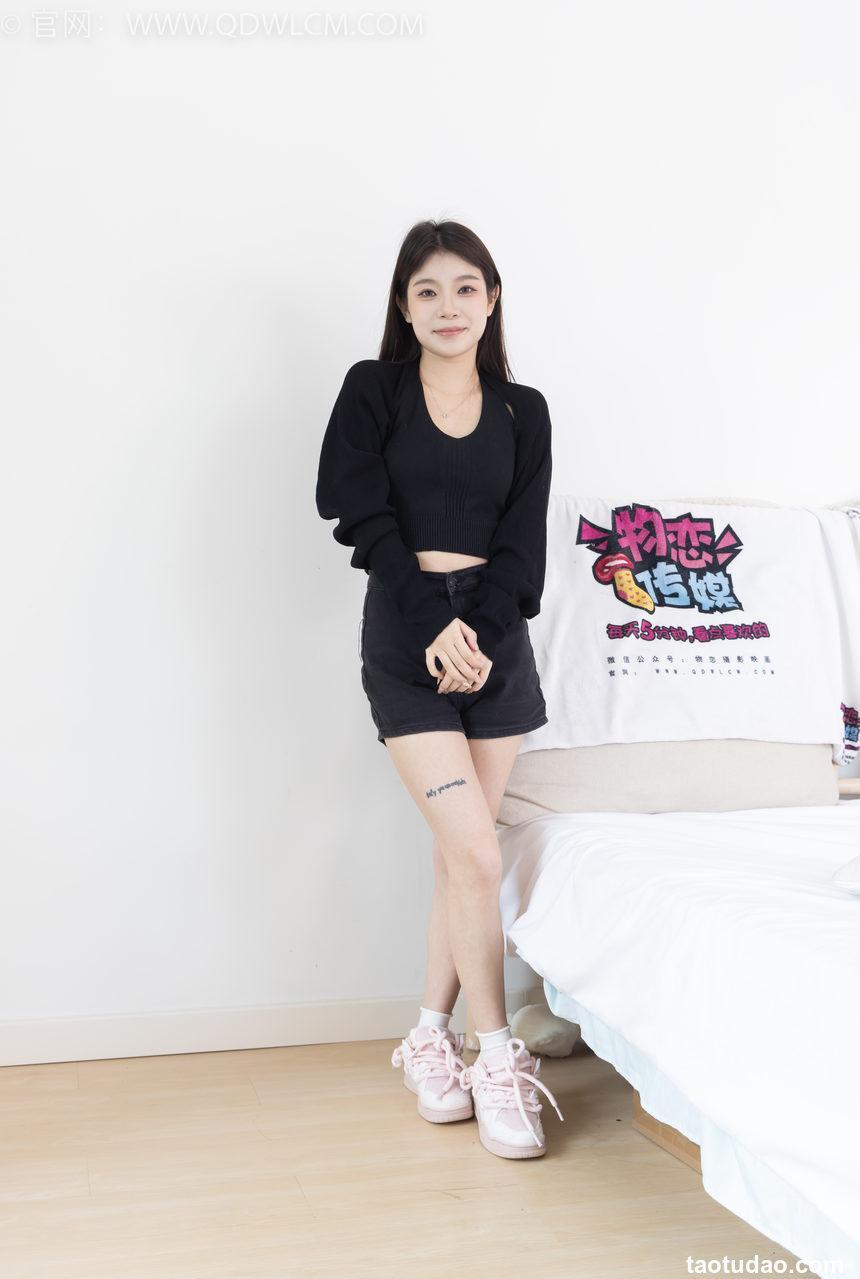 物恋传媒 NO.2286 闪闪-板鞋、两双自然穿脏白棉袜、皮筋绑脚老头乐和气垫梳挠脚剧情[165P-1V-5.23G]