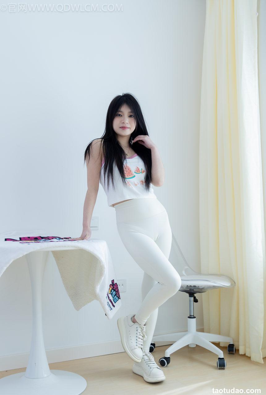 物恋传媒 NO.2276 闪闪-板鞋、白船袜（自然穿脏）、蓝船袜（自然穿脏）、裸足[182P-1V-4.88G]