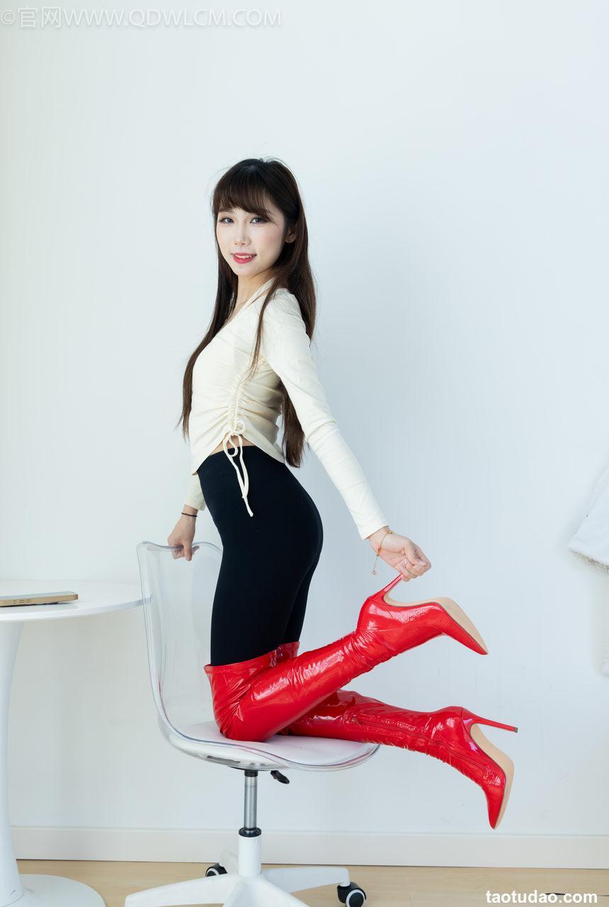 物恋传媒 NO.2326 泡泡-高跟长靴、白棉袜、裸足[184P-1V-4.54G]