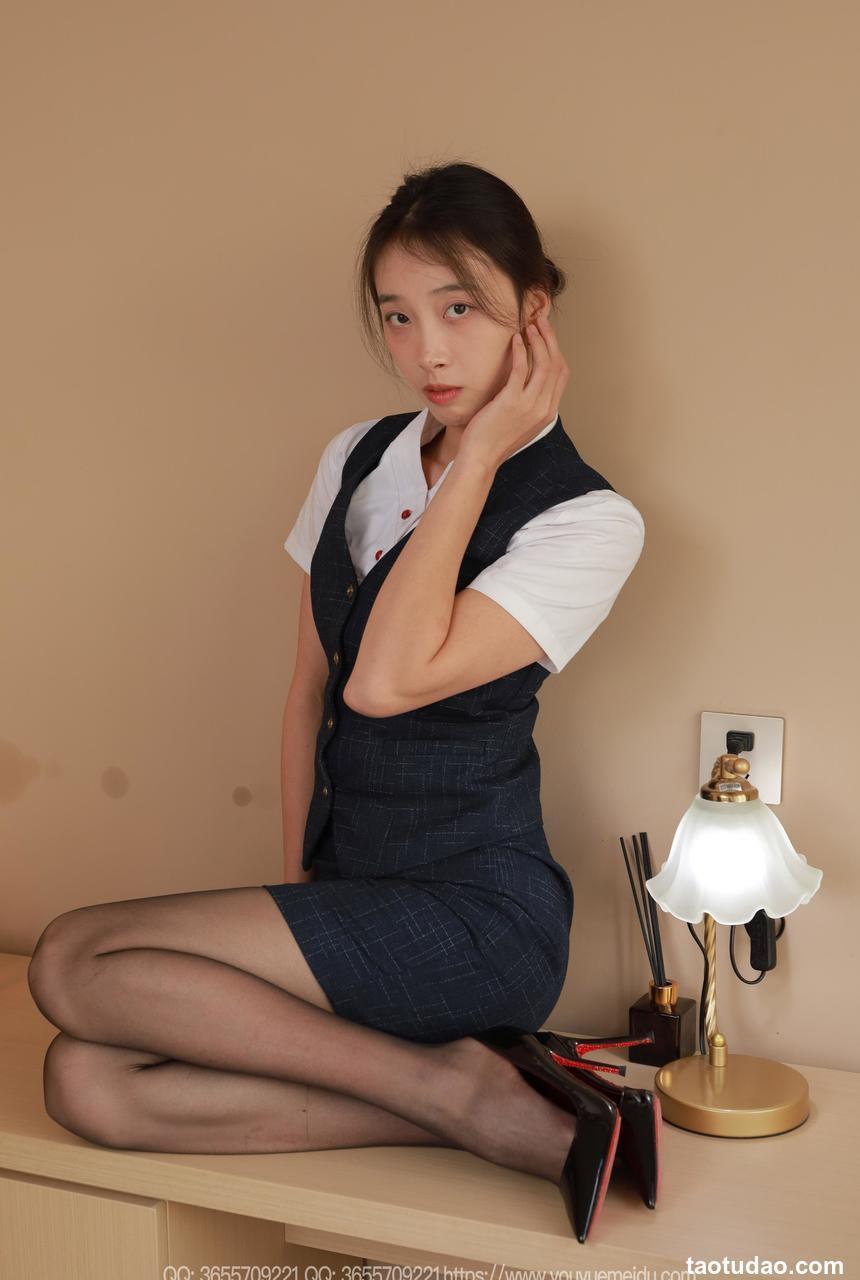 [IESS异思趣向] 2025.03.26 丝享家 2011 小九《黑丝服务生（下）》[84P-60.3M]