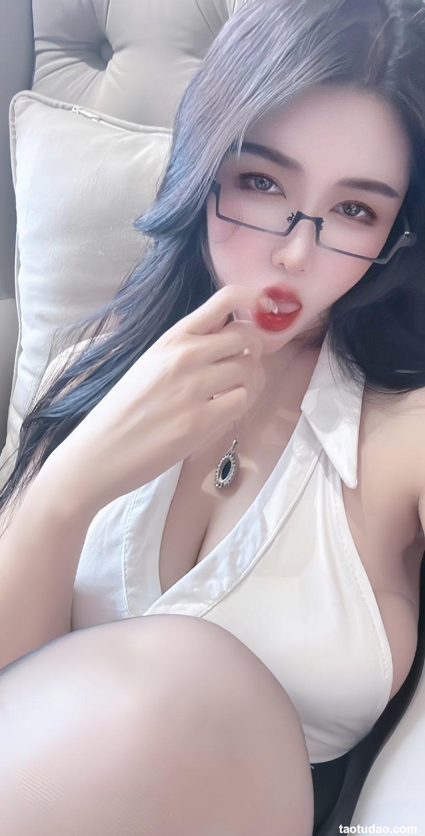 娜娜小姨-风骚私人秘书 [26P-88MB]