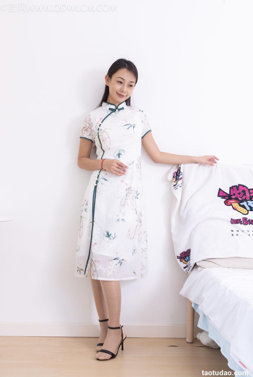 物恋传媒 No.2321 岚岚-高跟凉鞋、薄肉丝、抹婴儿油以及踩香蕉剧情 [160P1V-4.62GB]