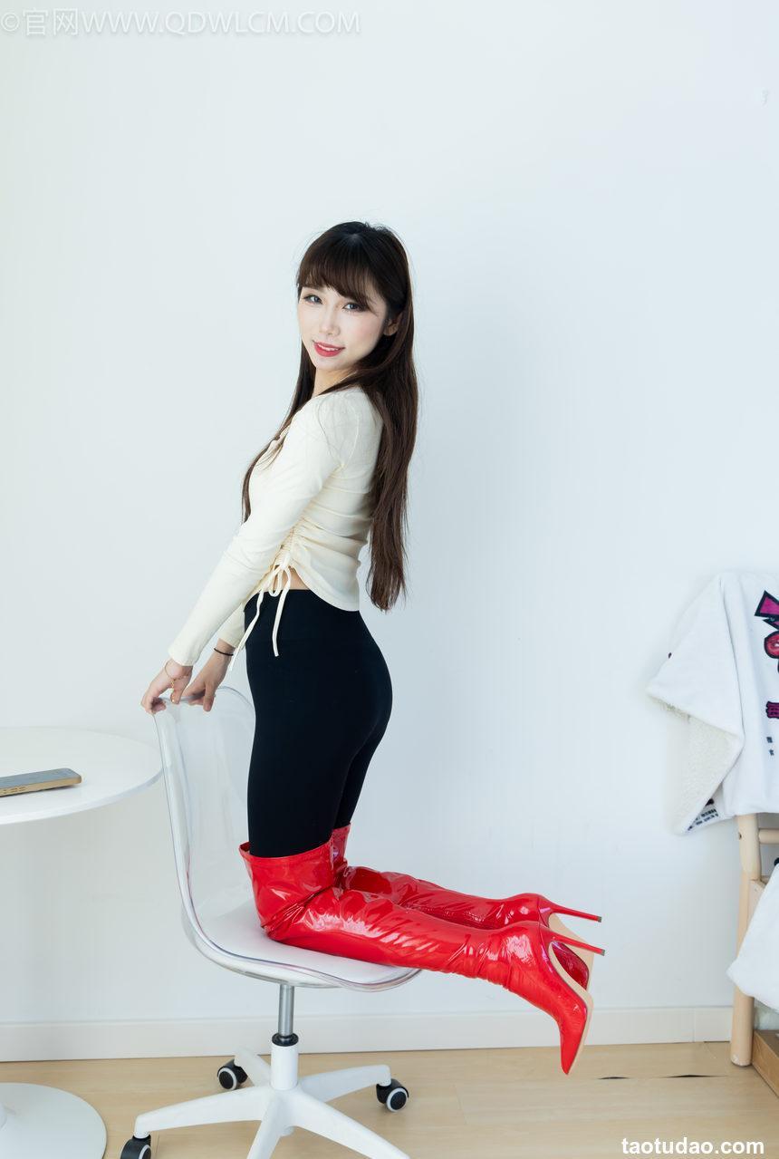 物恋传媒 NO.2326 泡泡-高跟长靴、白棉袜、裸足[184P-1V-4.54G]