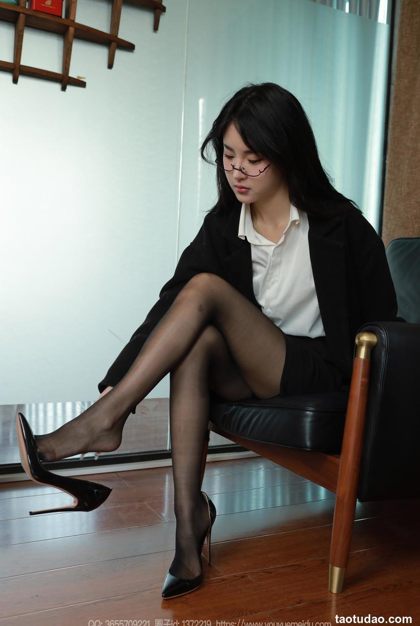 [IESS异思趣向] 2024.12.24 丝享家 1932 小宝《黑色外套（上）》[65P49MB]