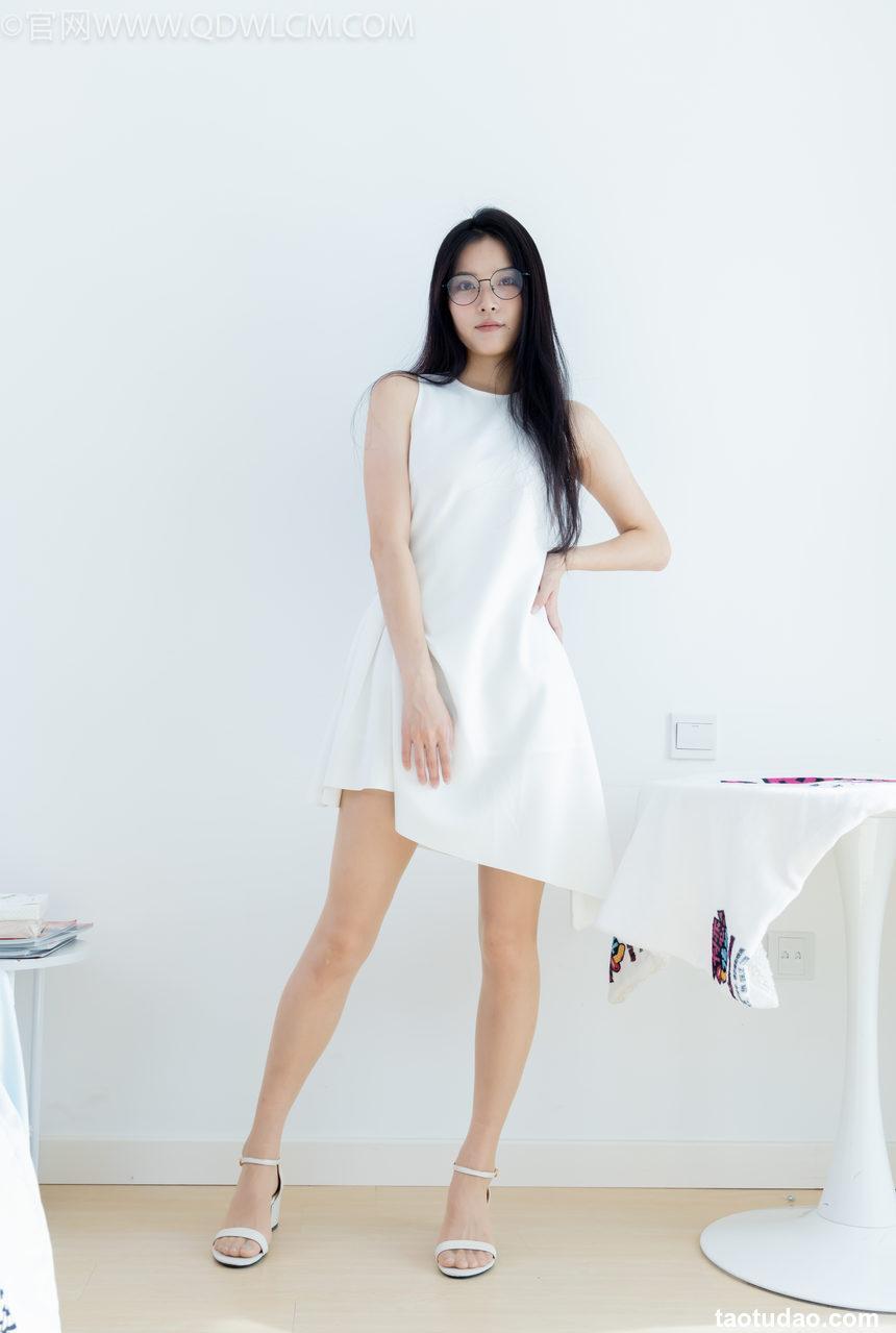 物恋传媒 NO.2320 茯苓-凉鞋、薄肉丝（脚尖微加固款）、裸足、皮筋绑脚以及挠脚心剧情[159P-1V-3.97G]