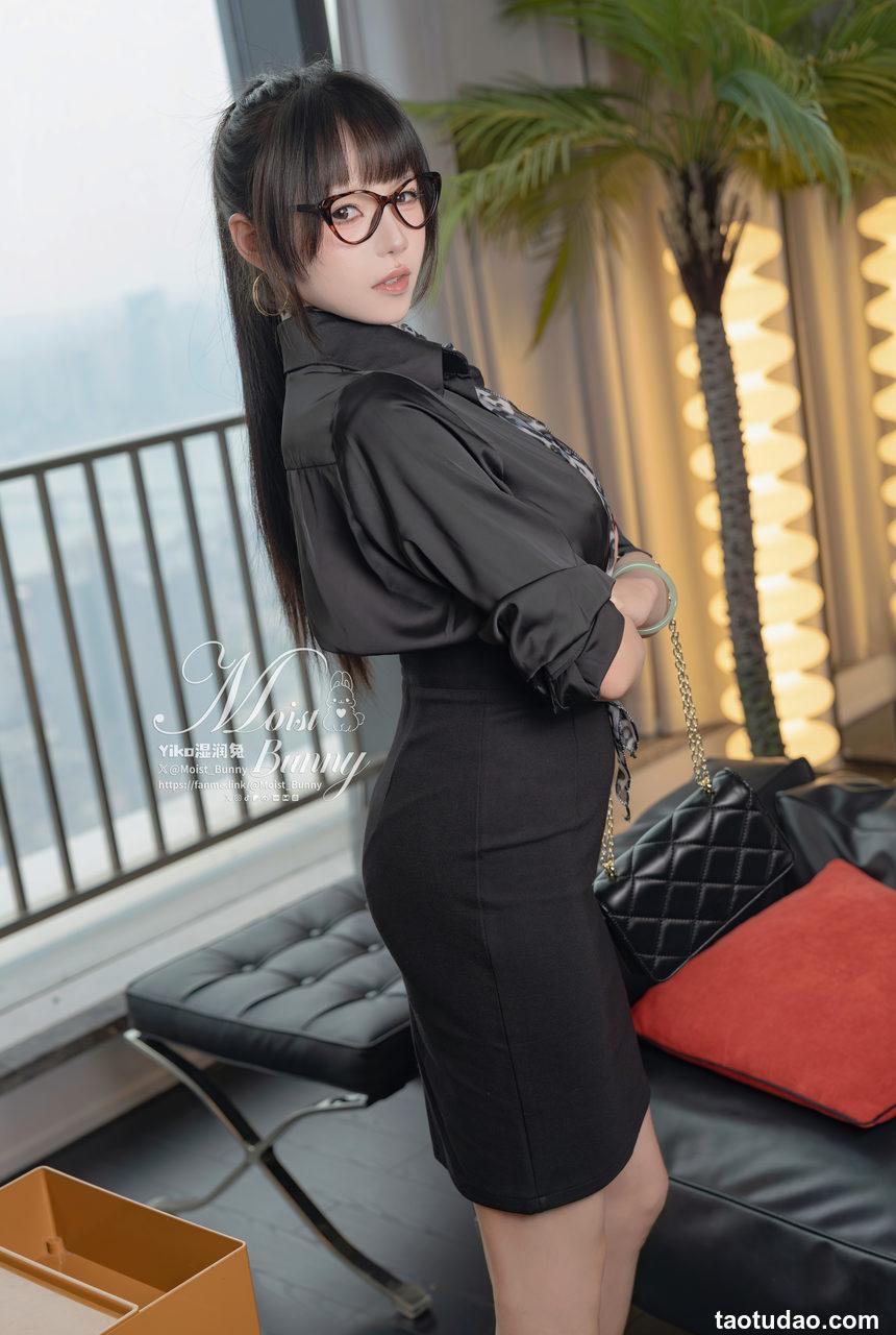 咬一口兔娘(Yiko湿润兔) –  4月作品『总裁攻略』[145P+1V-1.77G]