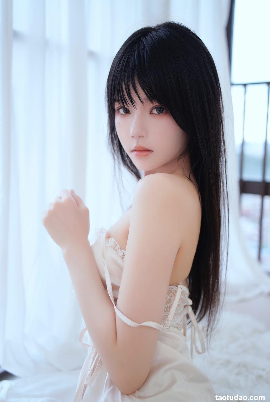 桜桃喵 –  奶油盛宴[16P+3V-1.95G]