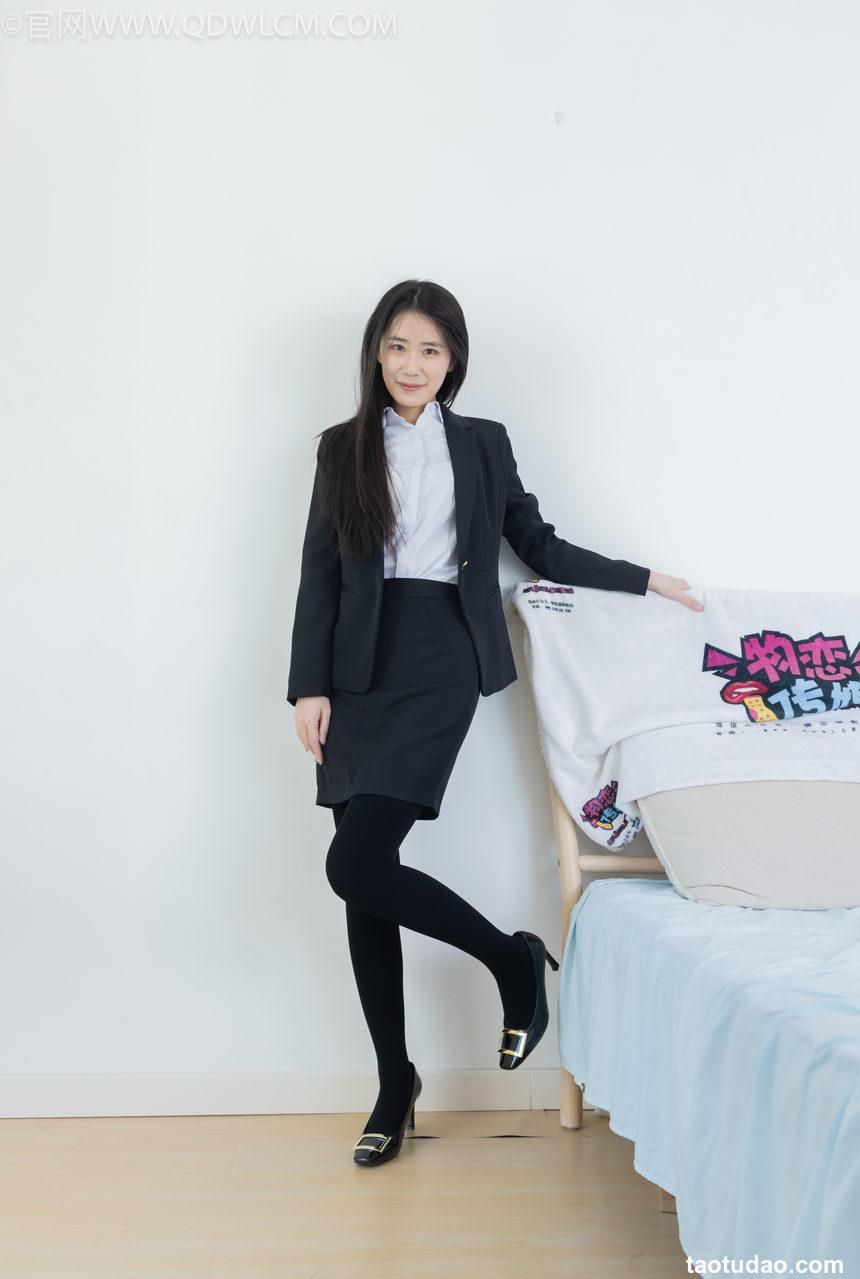 物恋传媒 NO.2318 菜菜-OL制服、高跟鞋、三双厚黑丝叠穿、袜腰展示、视频包含脱袜子的剧情[177P-1V-5.56G]